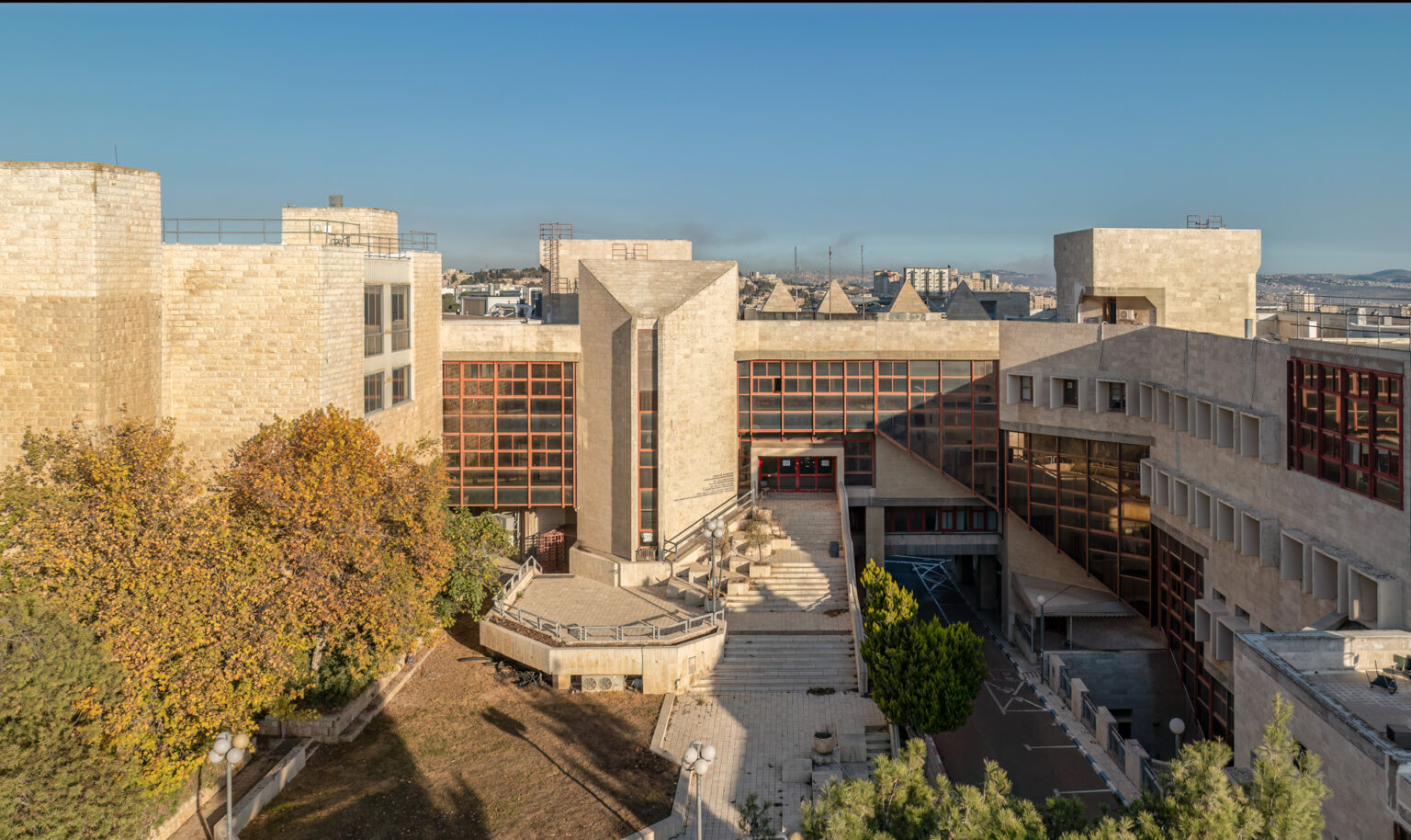 צילום אווירי של מבנה