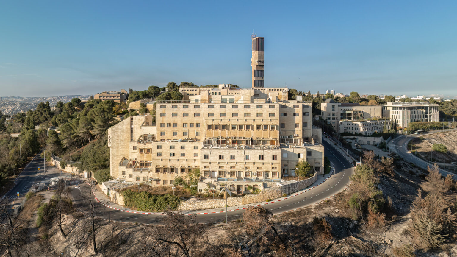 צילום אווירי של מבנה