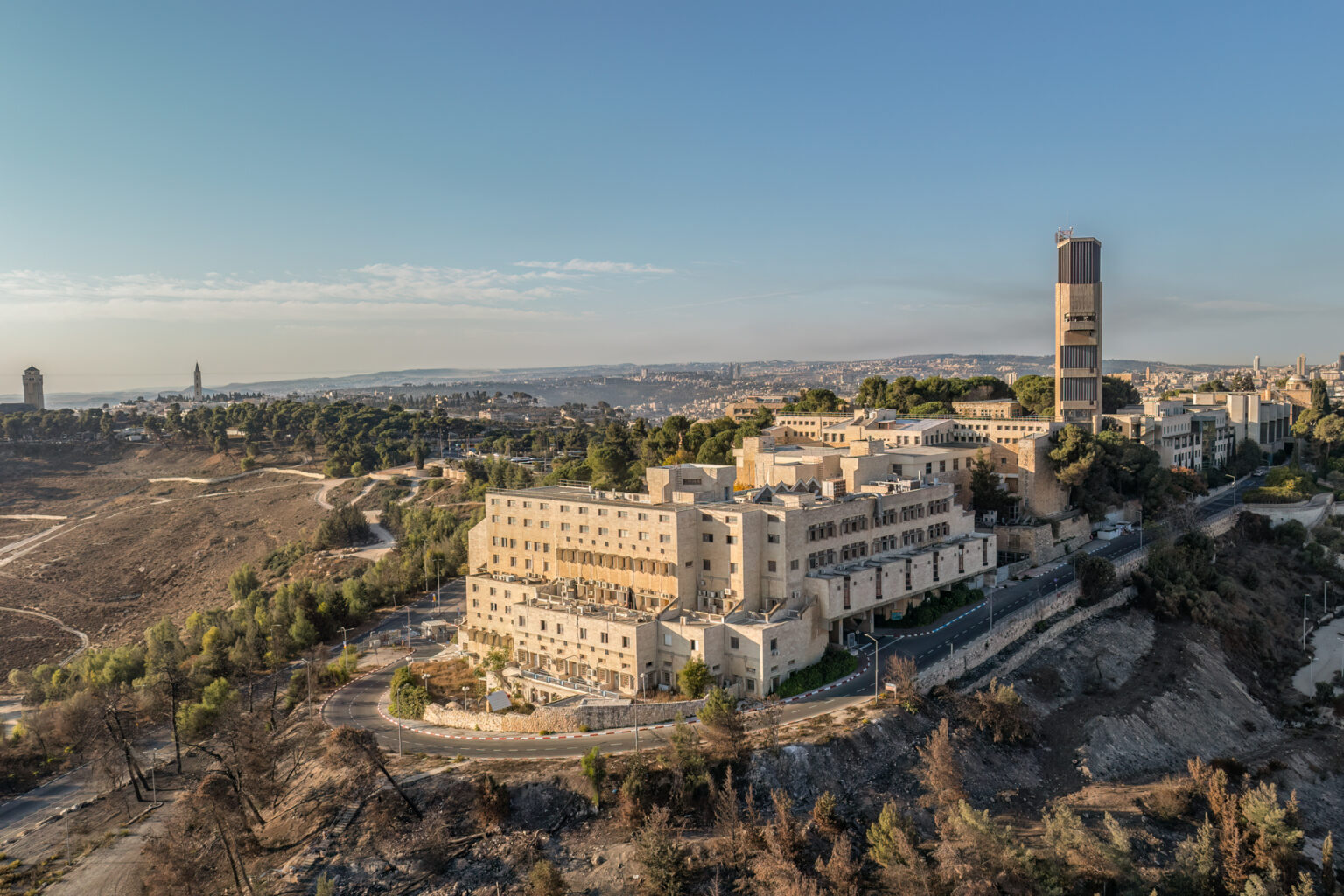 צילום אווירי של מבנה